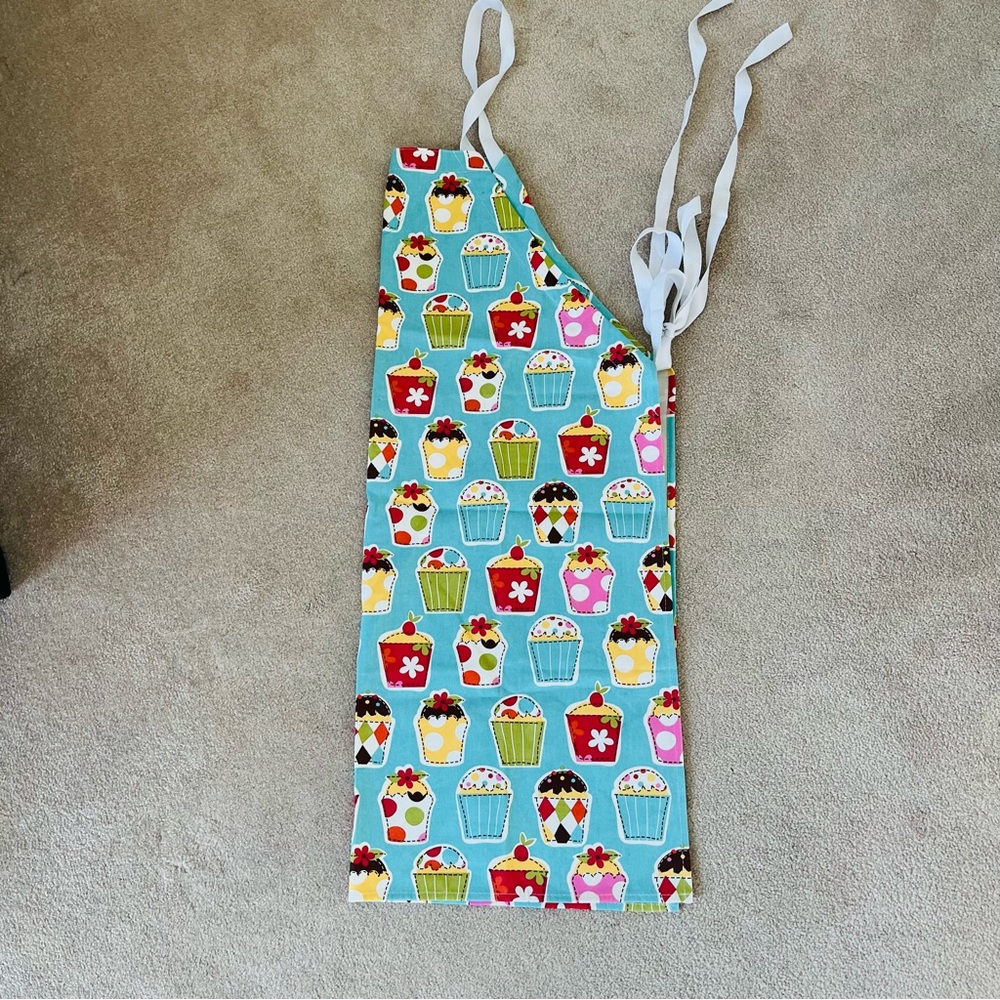 Preowned cupcake Apron by Ritz - Picture 5 of 5